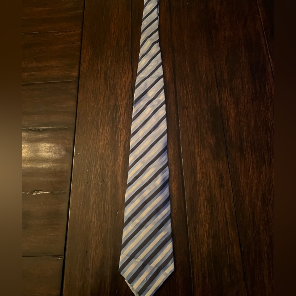 Preowned Armani tie